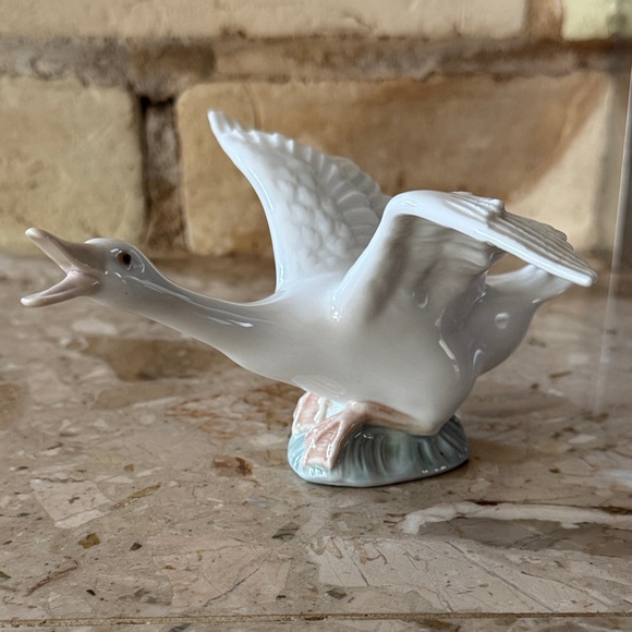 Lladro Vintage 1970s White Porcelain“Flying Duck/Goose” Figurine
